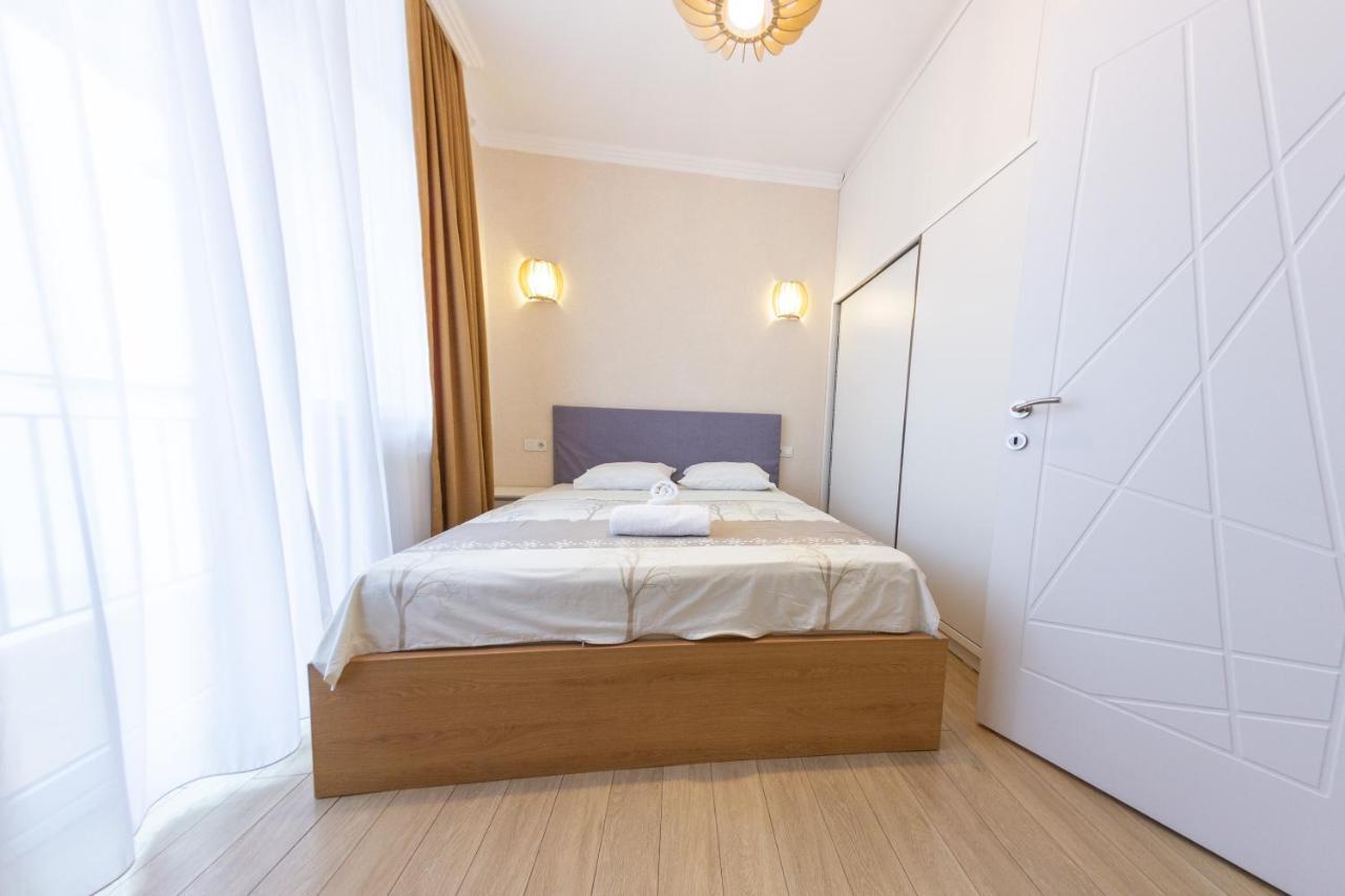 5 Apartment In One Boulding - Near Stadium Batoemi Buitenkant foto