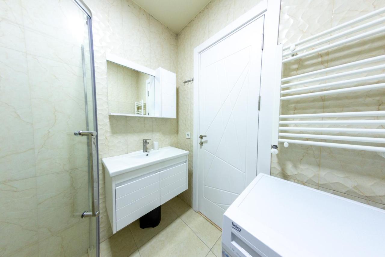 5 Apartment In One Boulding - Near Stadium Batoemi Buitenkant foto