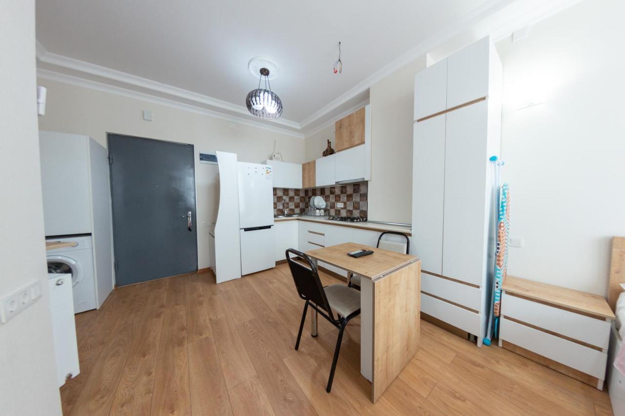 5 Apartment In One Boulding - Near Stadium Batoemi Buitenkant foto