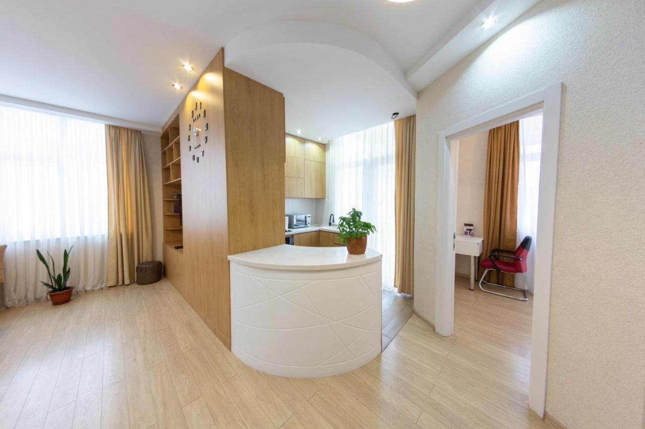 5 Apartment In One Boulding - Near Stadium Batoemi Buitenkant foto