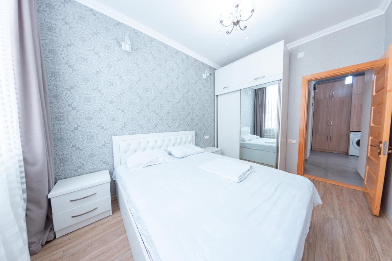 5 Apartment In One Boulding - Near Stadium Batoemi Buitenkant foto