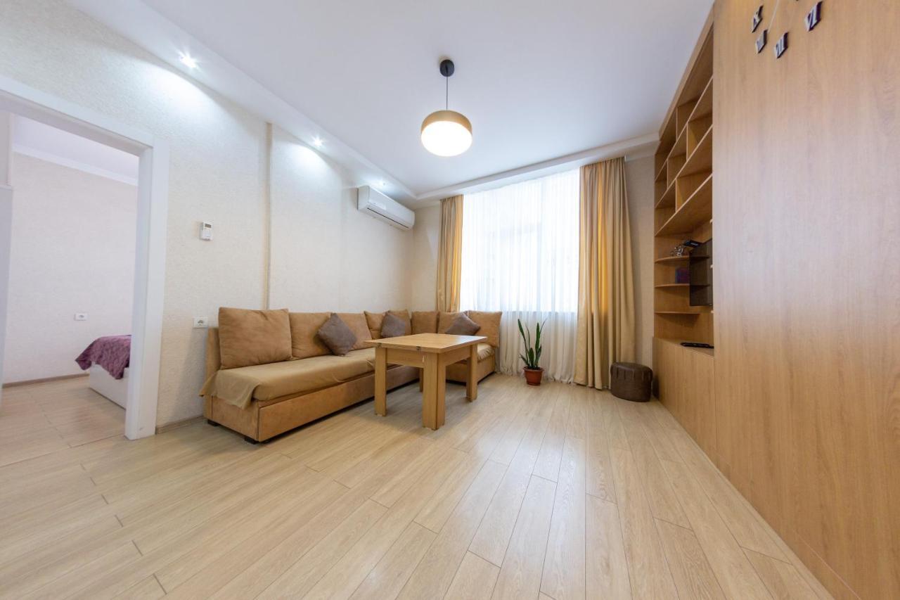 5 Apartment In One Boulding - Near Stadium Batoemi Buitenkant foto